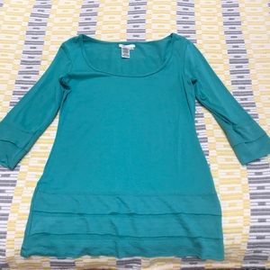 3/4 length sleeve top.